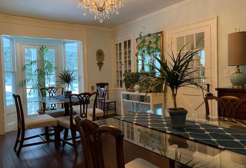 مبيت وإفطار Olde Captains Inn