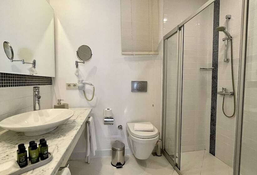 تختخواب و صبحانه Villa Lukka