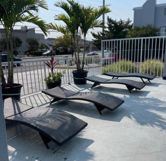 Fenwick Islander Motel