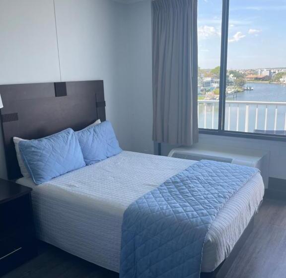 Fenwick Islander Motel