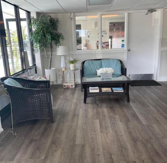 Fenwick Islander Motel