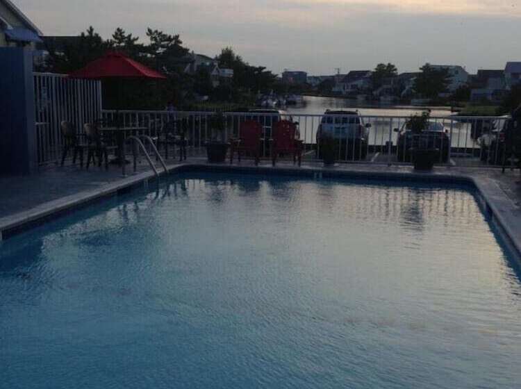 Fenwick Islander Motel