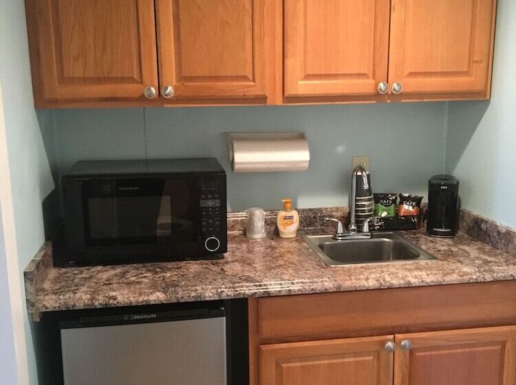 Fenwick Islander Motel