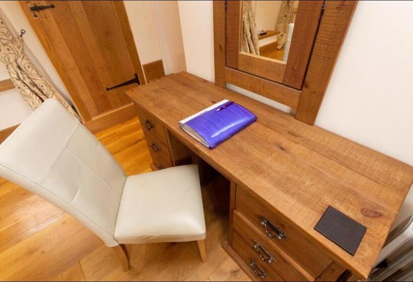 Hanger Down House Bed And Breakfast