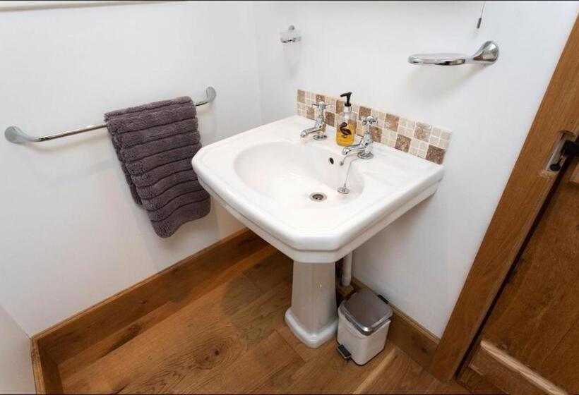 Hanger Down House Bed And Breakfast