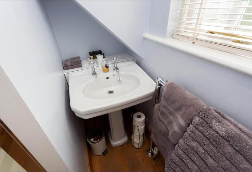 Hanger Down House Bed And Breakfast