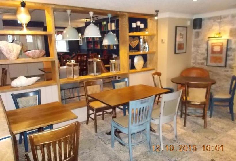 فندق فئة نجمة واحدة The Golden Lion