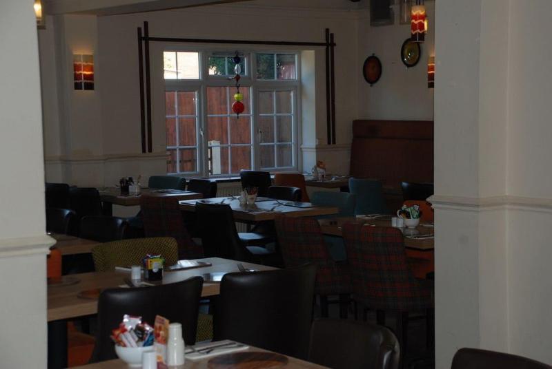 פונדק The Bridgehouse