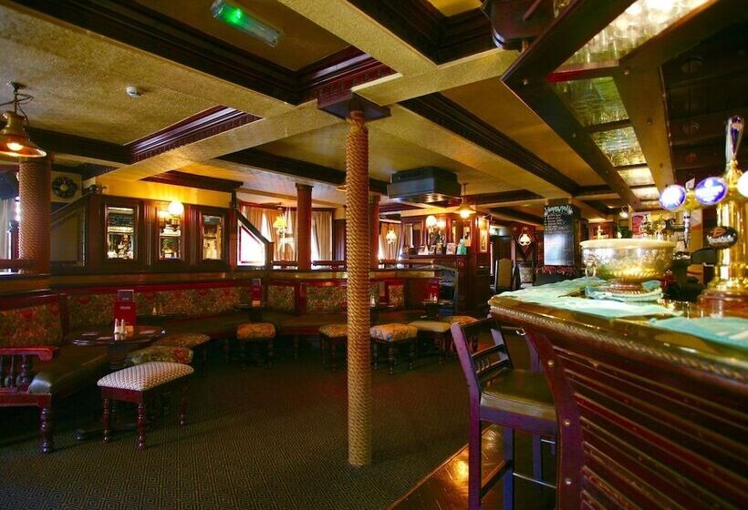 مسافرخانه The Ship