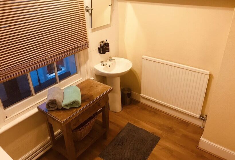 Хостел The Ship