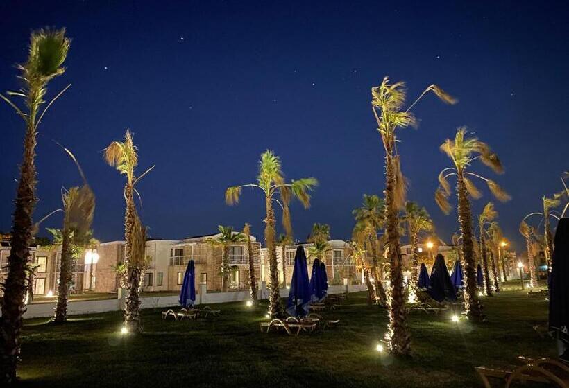 Отель Ayvalık Sea Resort