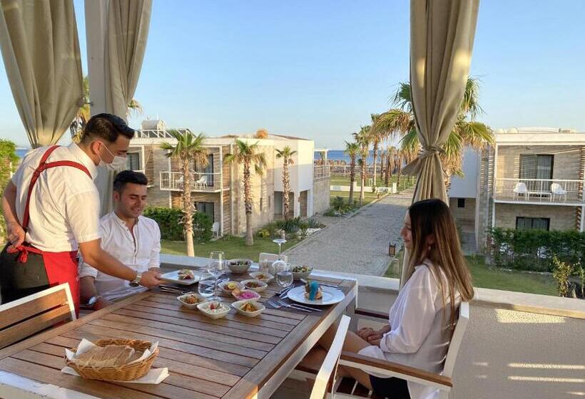 Отель Ayvalık Sea Resort