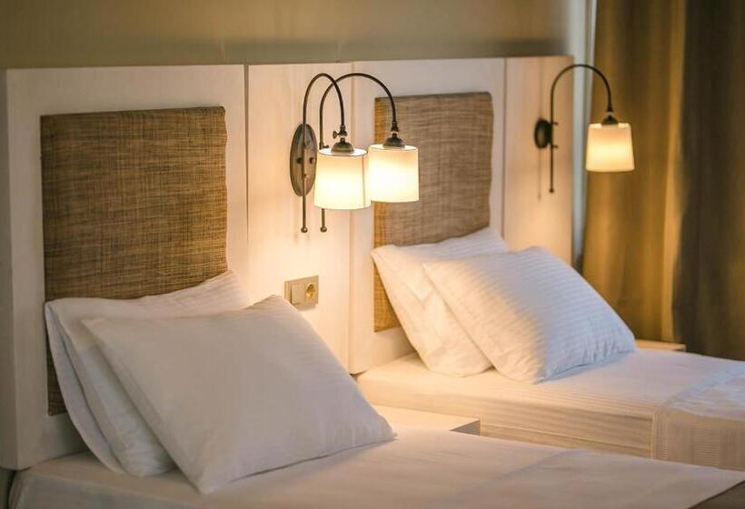 Отель Ayvalık Sea Resort