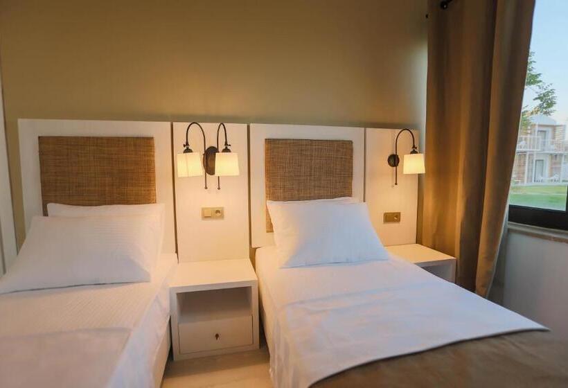 Отель Ayvalık Sea Resort