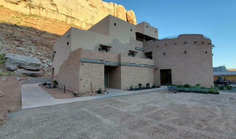 فندق Bluff Dwellings Resort