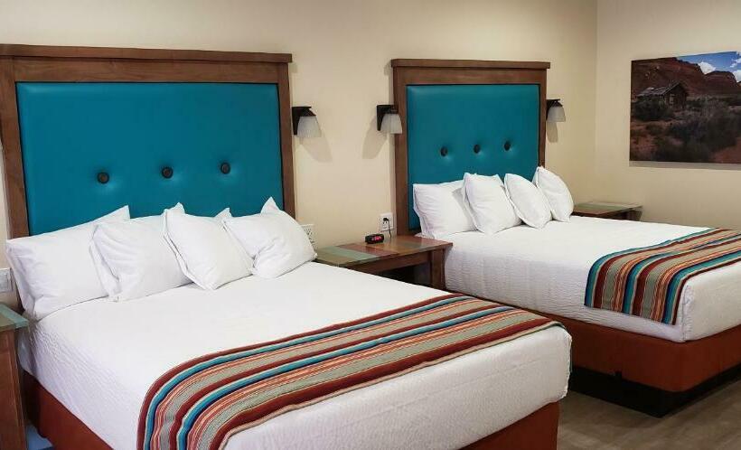 فندق Bluff Dwellings Resort