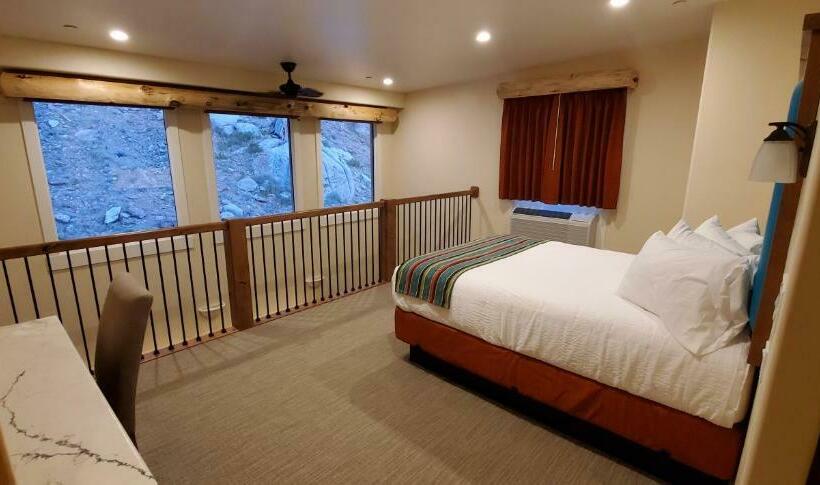 فندق Bluff Dwellings Resort