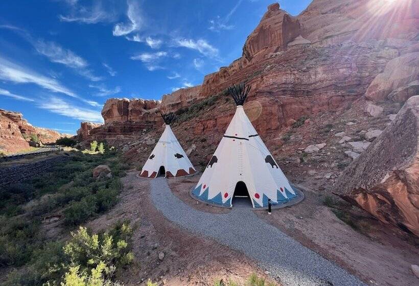 فندق Bluff Dwellings Resort