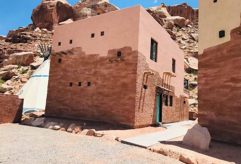 فندق Bluff Dwellings Resort