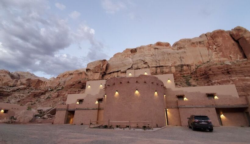 فندق Bluff Dwellings Resort