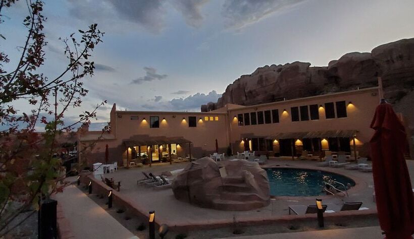 فندق Bluff Dwellings Resort