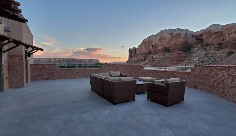 فندق Bluff Dwellings Resort