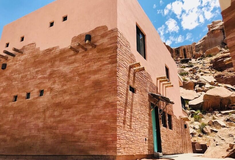 فندق Bluff Dwellings Resort