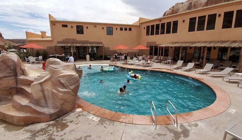 فندق Bluff Dwellings Resort