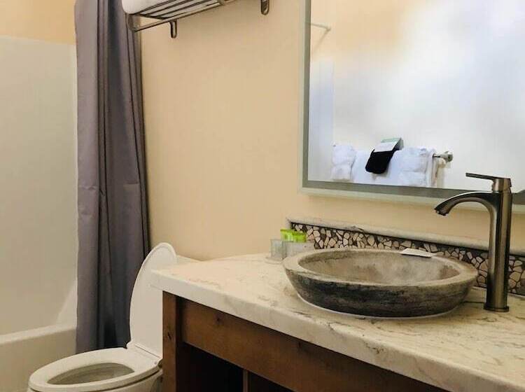 فندق Bluff Dwellings Resort