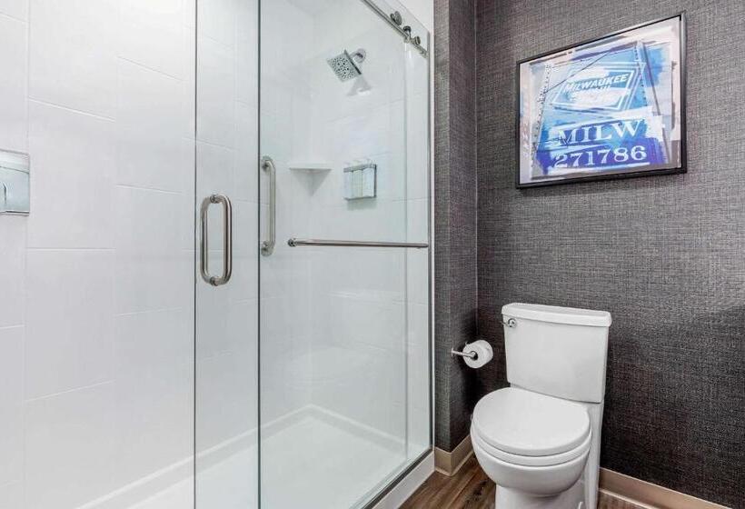 Cambria Hotel Milwaukee Downtown