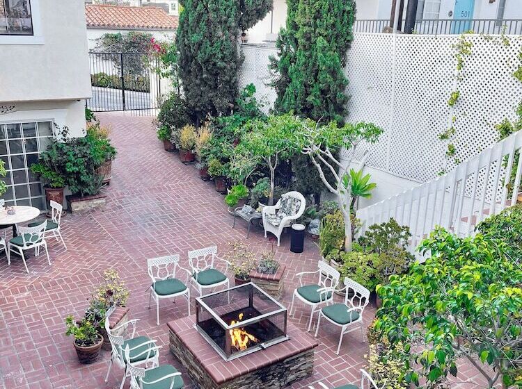 فندق Catalina Courtyard Suites