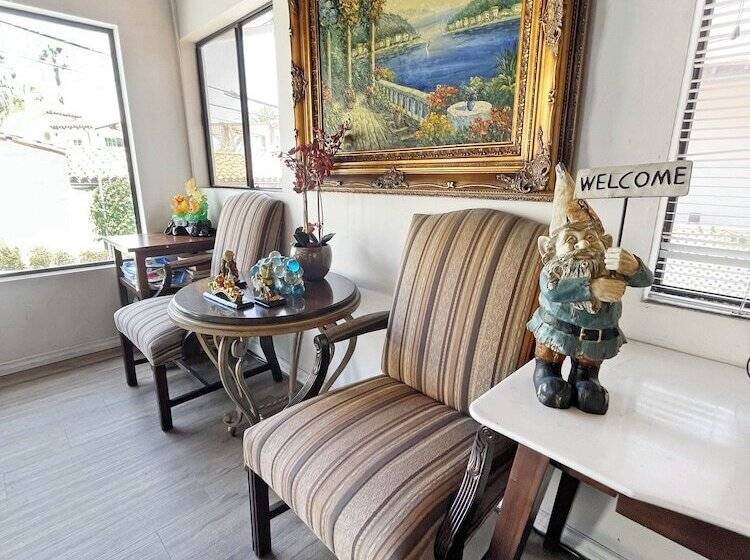 فندق Catalina Courtyard Suites