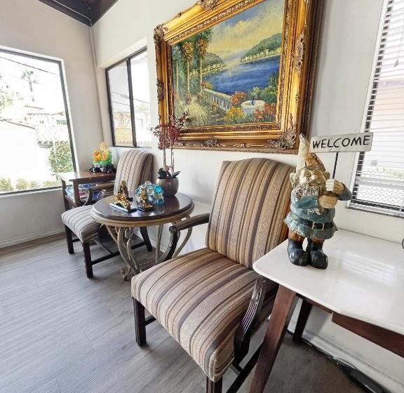 فندق Catalina Courtyard Suites