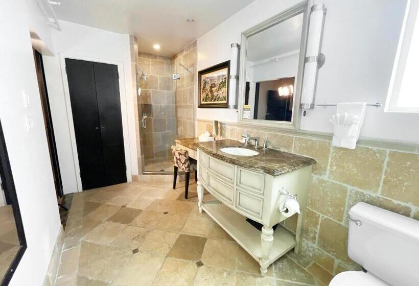 فندق Catalina Courtyard Suites