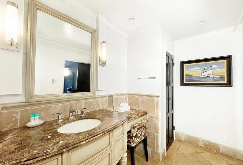 فندق Catalina Courtyard Suites