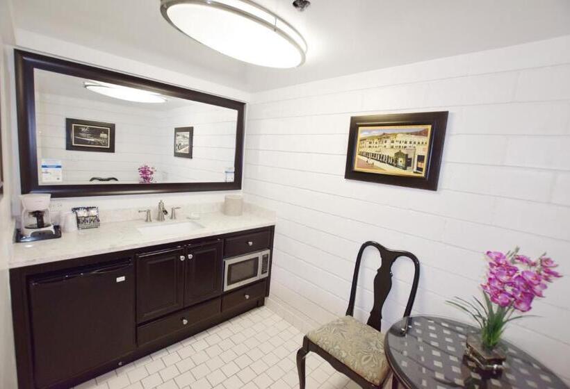 فندق Catalina Courtyard Suites