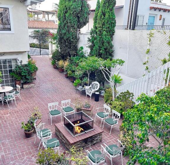 فندق Catalina Courtyard Suites