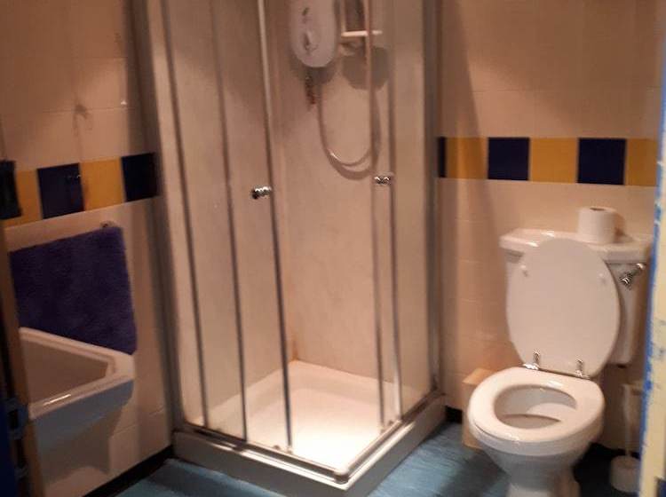 Отель Colin Grazier