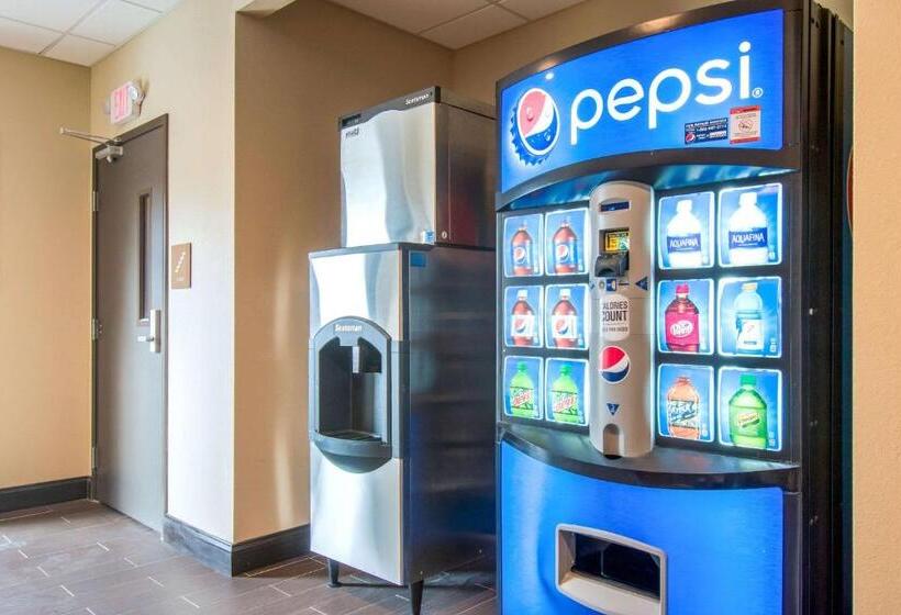 Отель Comfort Inn & Suites Harrisburg Hershey West