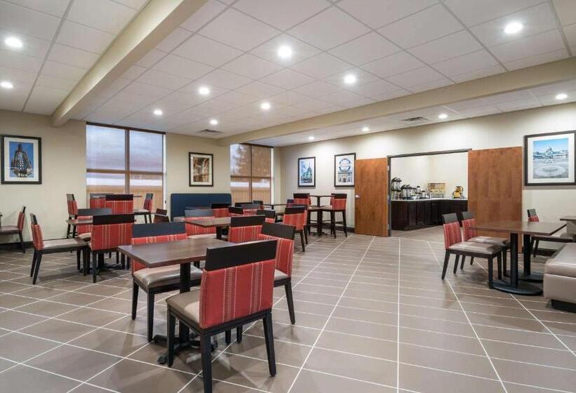 Отель Comfort Inn & Suites Harrisburg Hershey West