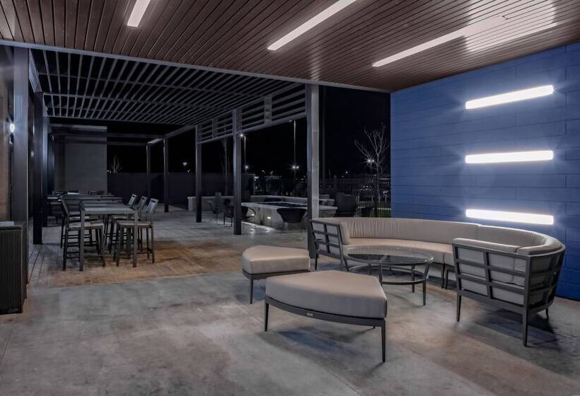 هتل Courtyard By Marriott East Lansing Okemos