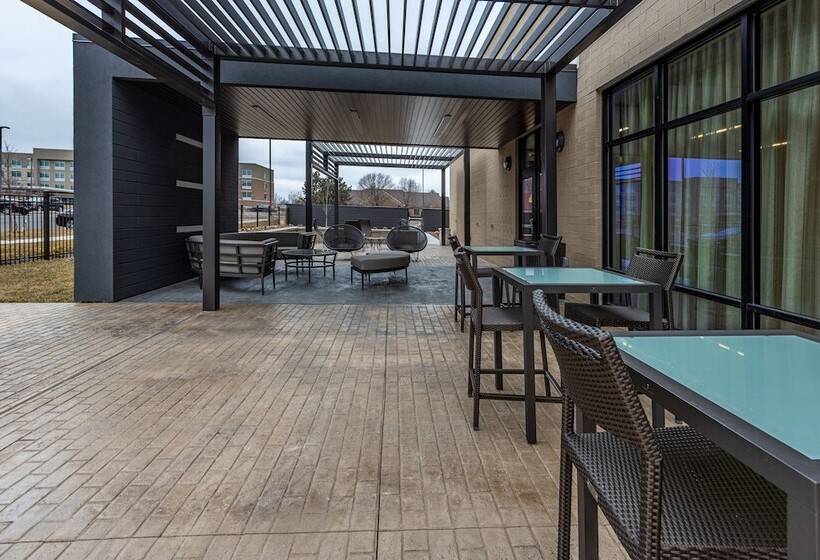 هتل Courtyard By Marriott East Lansing Okemos