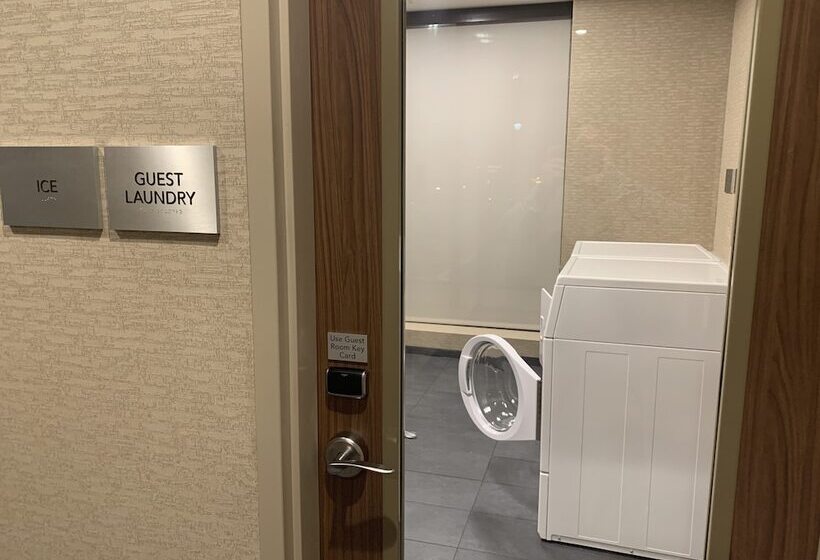 هتل Courtyard By Marriott East Lansing Okemos