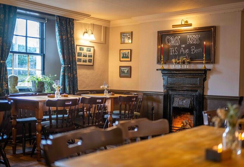 فندق Cross Keys Inn Ettrickbridge