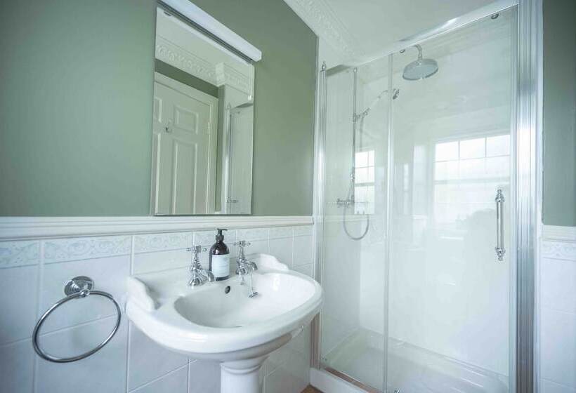 فندق Cross Keys Inn Ettrickbridge