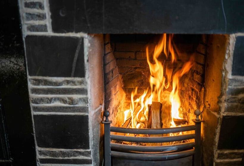 فندق Cross Keys Inn Ettrickbridge