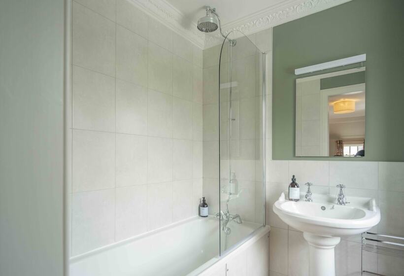 فندق Cross Keys Inn Ettrickbridge