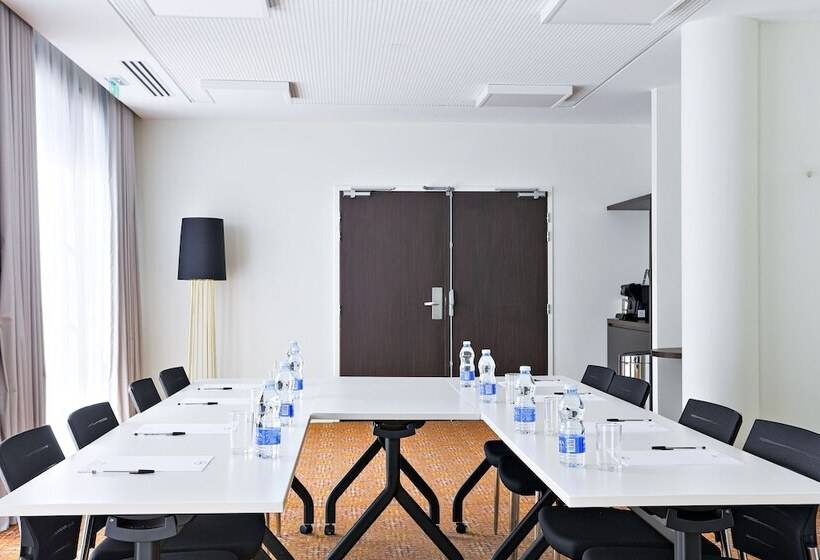 ホテル Hampton By Hilton Toulouse Airport