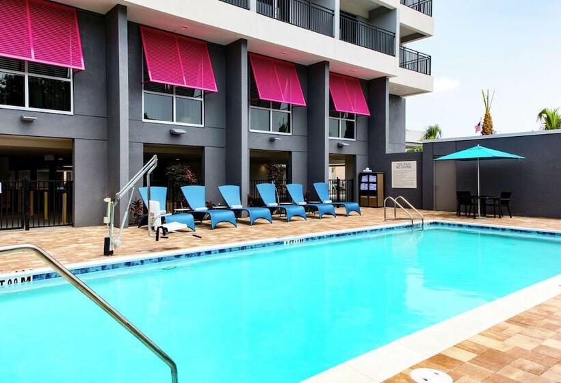 Отель Hampton Inn Dunedin