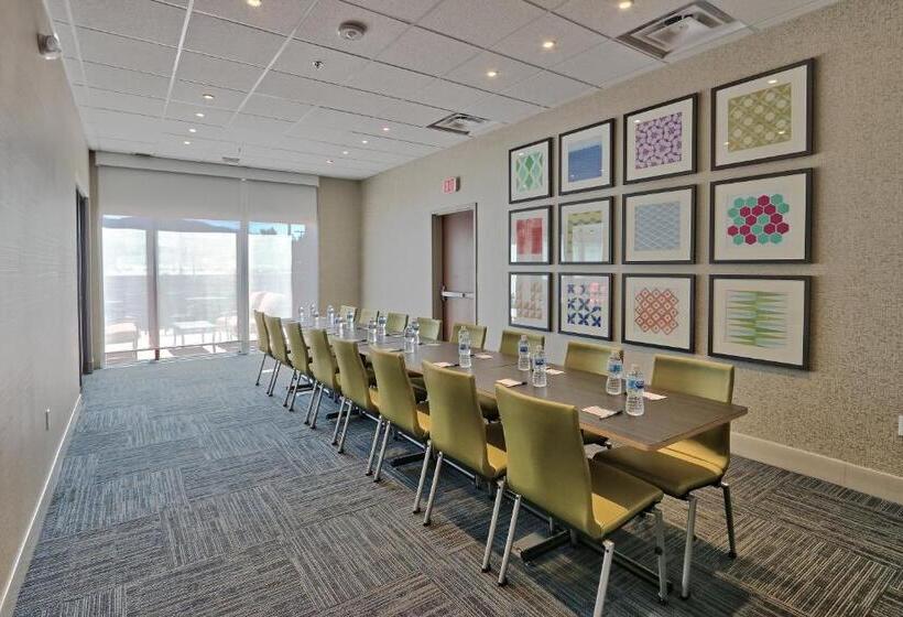 Отель Holiday Inn Express & Suites - Albuquerque East, An Ihg